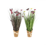 Getopfte Sommerwiese mit Schmetterlingen