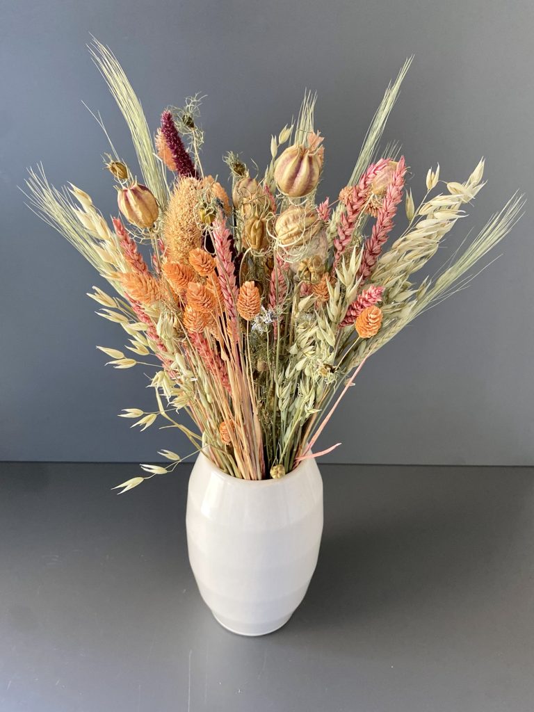 Trockenblumensträußen und Trockenblumen Deko wie, Lagurus, Ruscus, Phalaris, Baumwolle, Strohblumen, Mohnkapseln